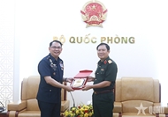 General Nguyen Tan Cuong receives Philippine Air Force Commanding General